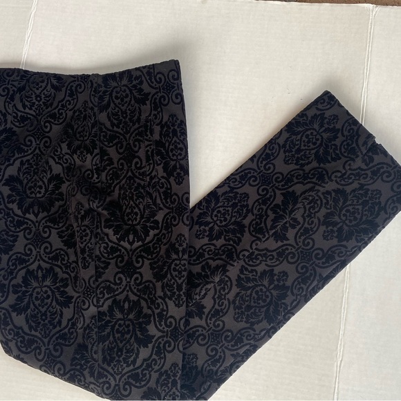 Chicos Slim‎ Ankle Floral Black Pant Size 0-R/Small - Picture 3 of 7